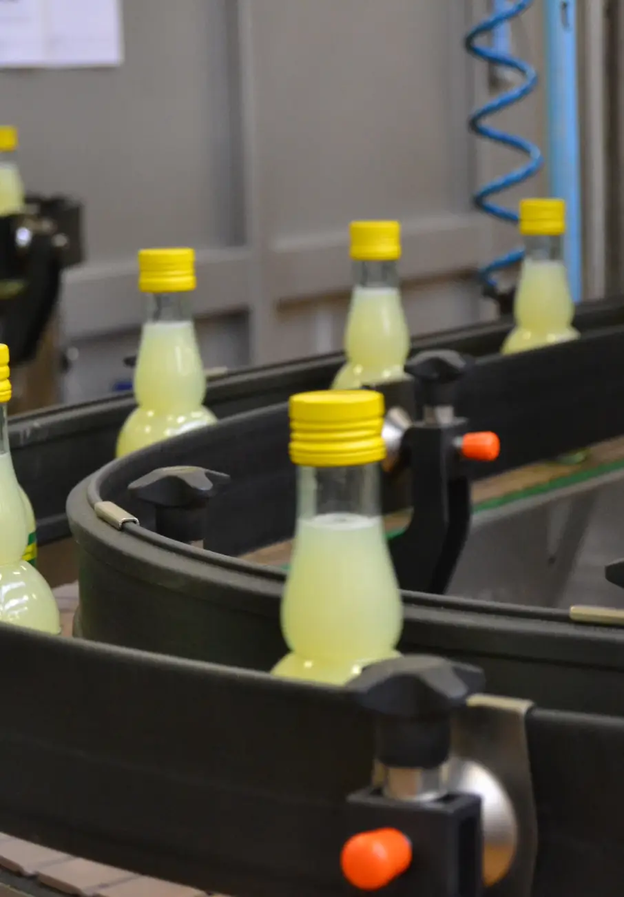 foto della linea imbottigliamento Caraffine