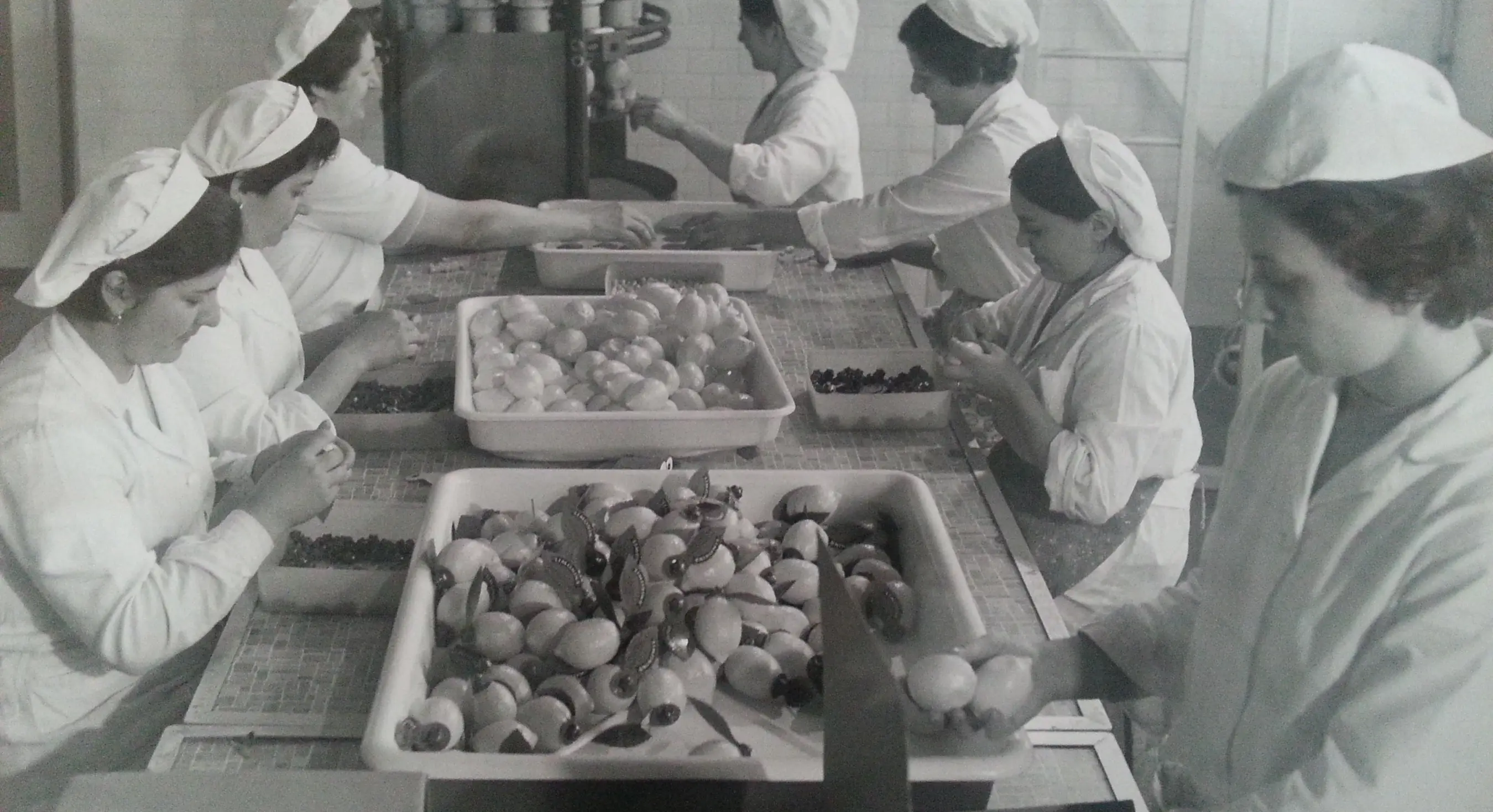 Foto storica confezionamento prodotti Polenghi