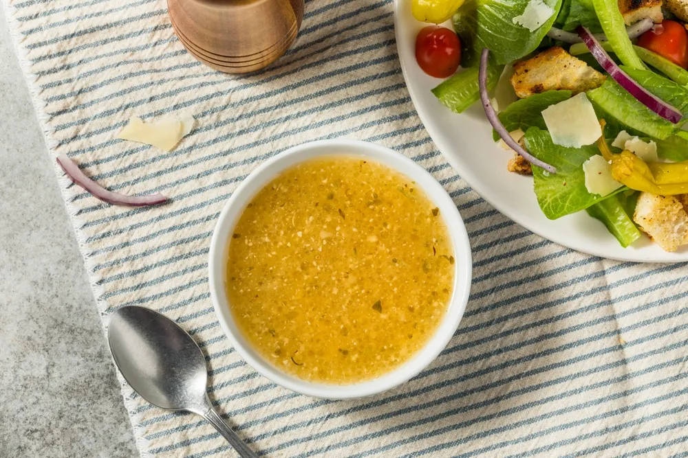 lemon juice as a dressing for raw vegetables and salad