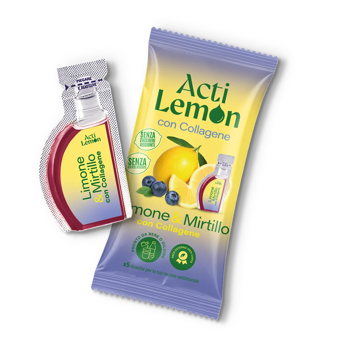 Una bustina monodose dell'integratore Acti Lemon con Collagene al gusto di limone e mirtillo accanto alla confezione di vendita al dettaglio.